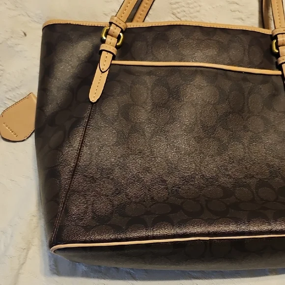 Coach Brown Tan Tote Bag PurseWomen Shoulder Barely Used 16 X 12 Signature